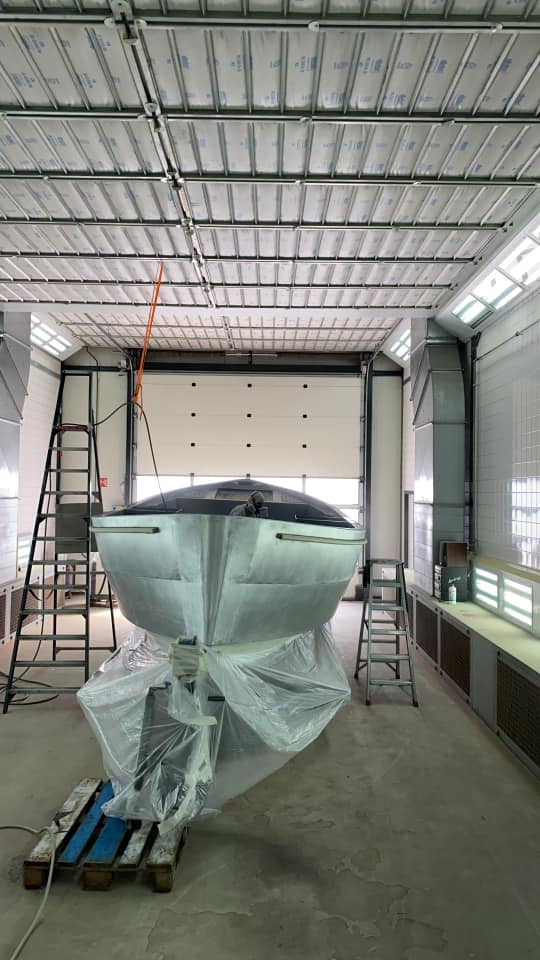 Boot romp gespoten in turquoise kleur