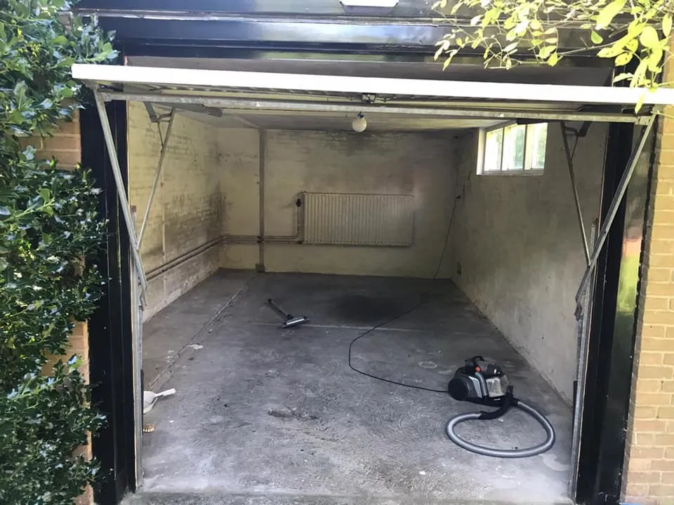 Garage voor renovatie - voorbereiding werkzaamheden