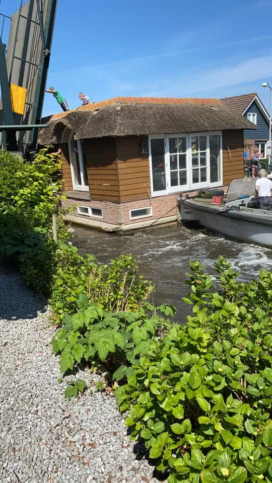 Woonboot rieten dak onderhoud en renovatie